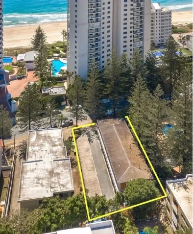 Beachfront property with yellow boundary lines